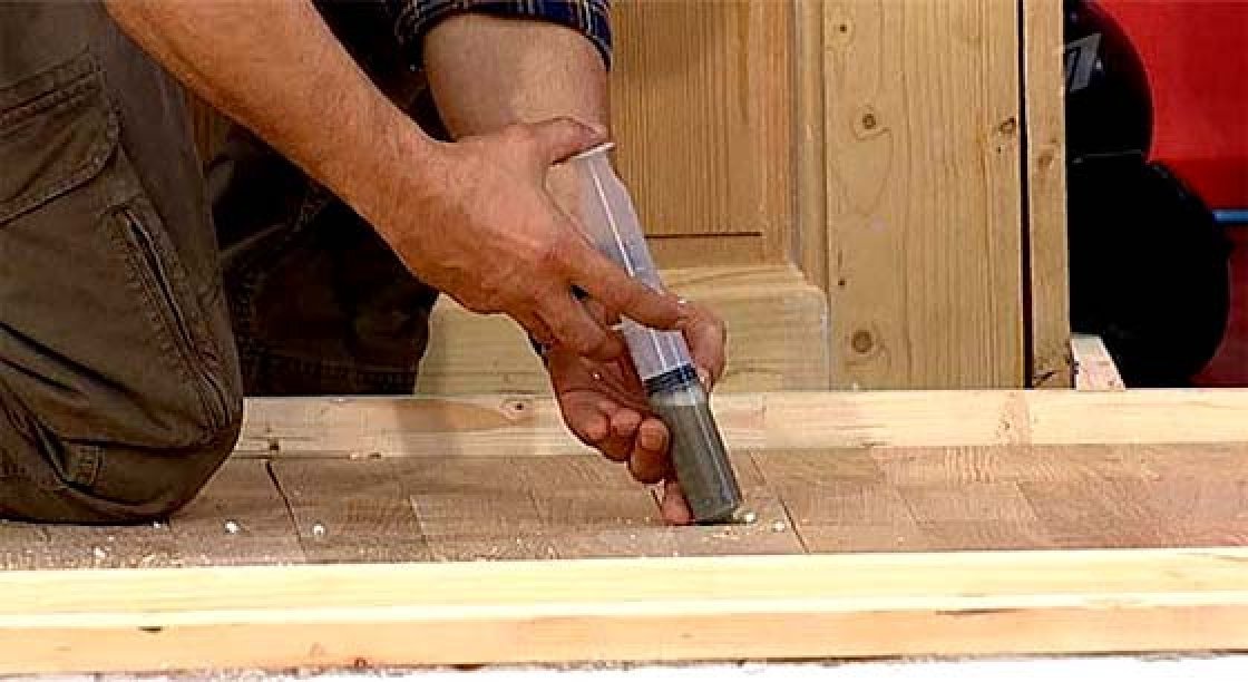 Как устранить скрип деревянного